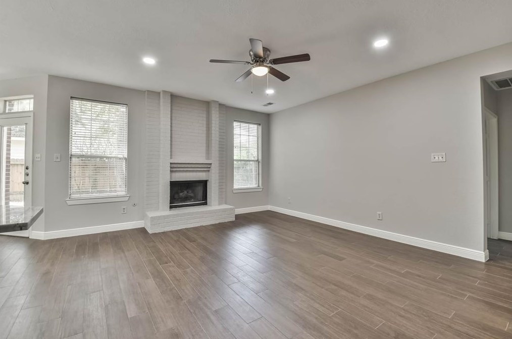 15 Shinyrock Pl, Spring TX  77381-4412 exterior