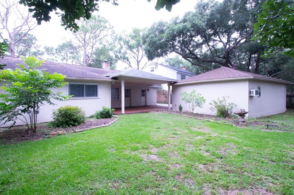 12438 Stafford Spg Dr, Houston TX  exterior