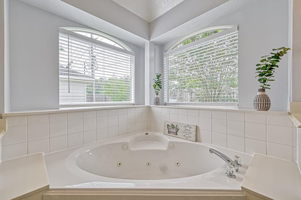 2807 Travick Ln, Houston TX  77073-2919 exterior