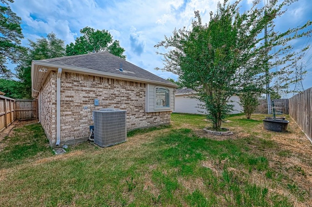 2807 Travick Ln, Houston TX  77073-2919 exterior