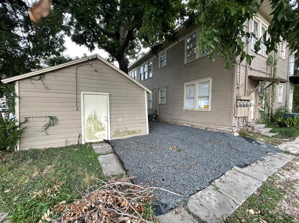 1000 Missouri St, Houston TX  77006-2710 exterior