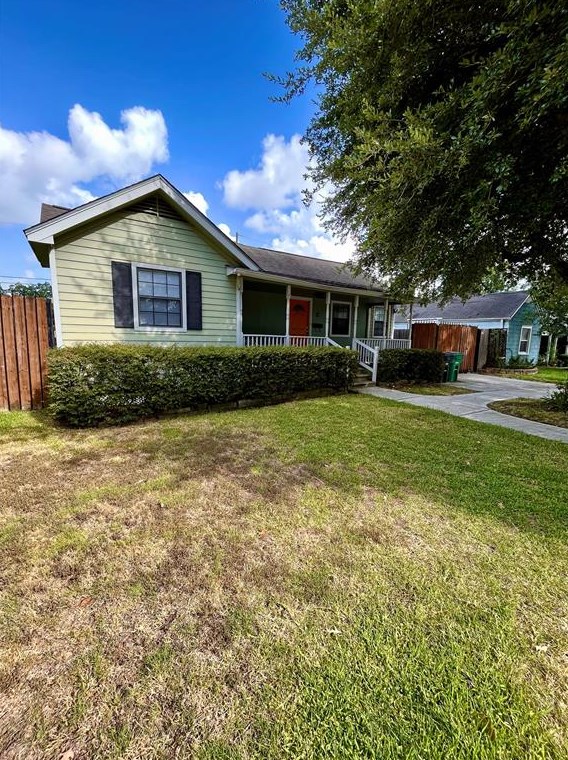 2126 Des Jardines St, Houston TX  77023-5116 exterior