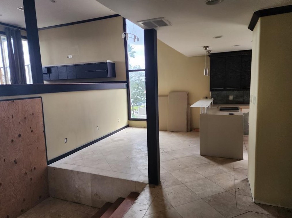 2522 Baycrest Dr, Houston TX  77058-3704 exterior