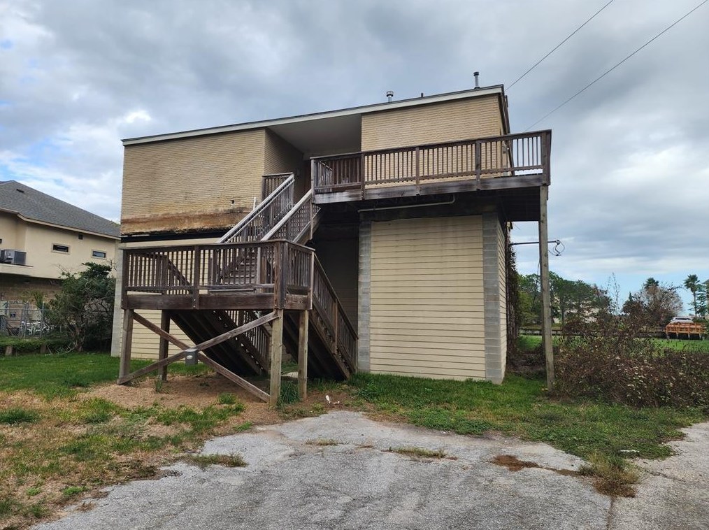 2522 Baycrest Dr, Houston TX  77058-3704 exterior