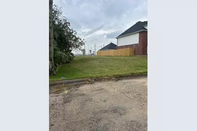 3215 Kleinmann, Galveston, TX 77551 - Photo 3