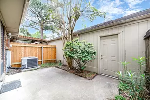 7505 Memorial Woods Dr, Houston, TX 77024 - Photo 13