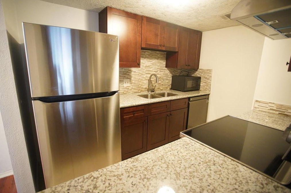 9540 Windswept Ln, Houston TX  77063-5258 exterior