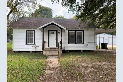 407 W Bluff St Woodville Tx 75979 Mls 38608107 Coldwell Banker