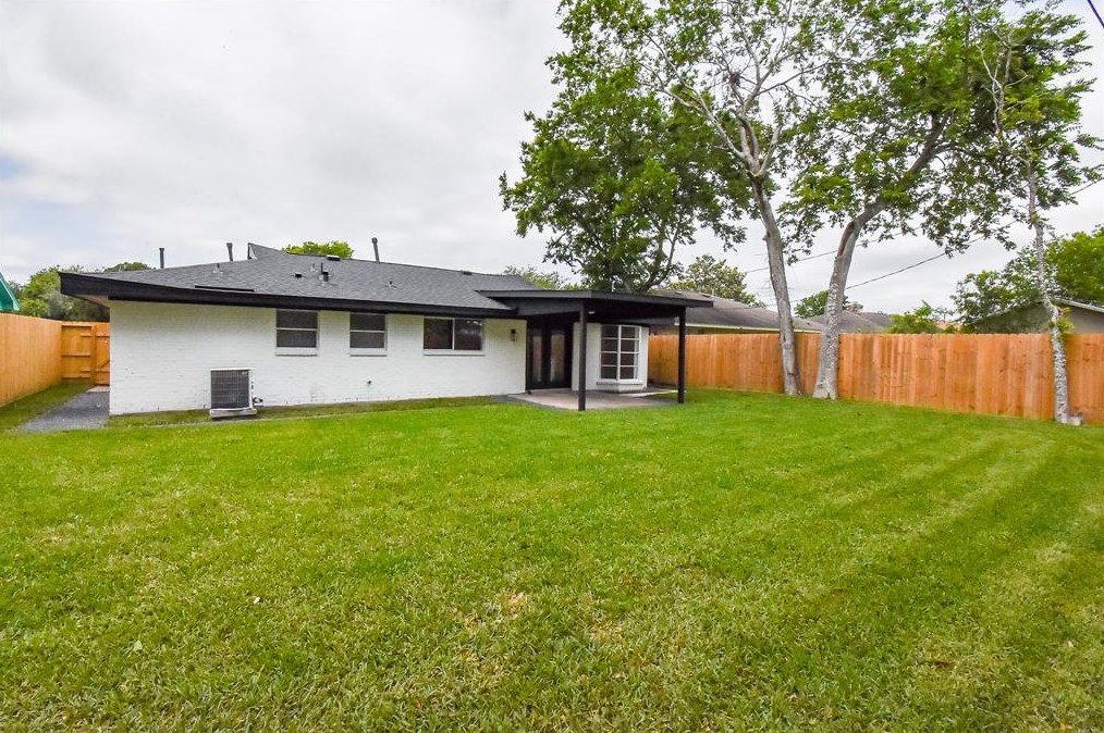 14911 Nuwood Ln, Houston TX  77053-1323 exterior