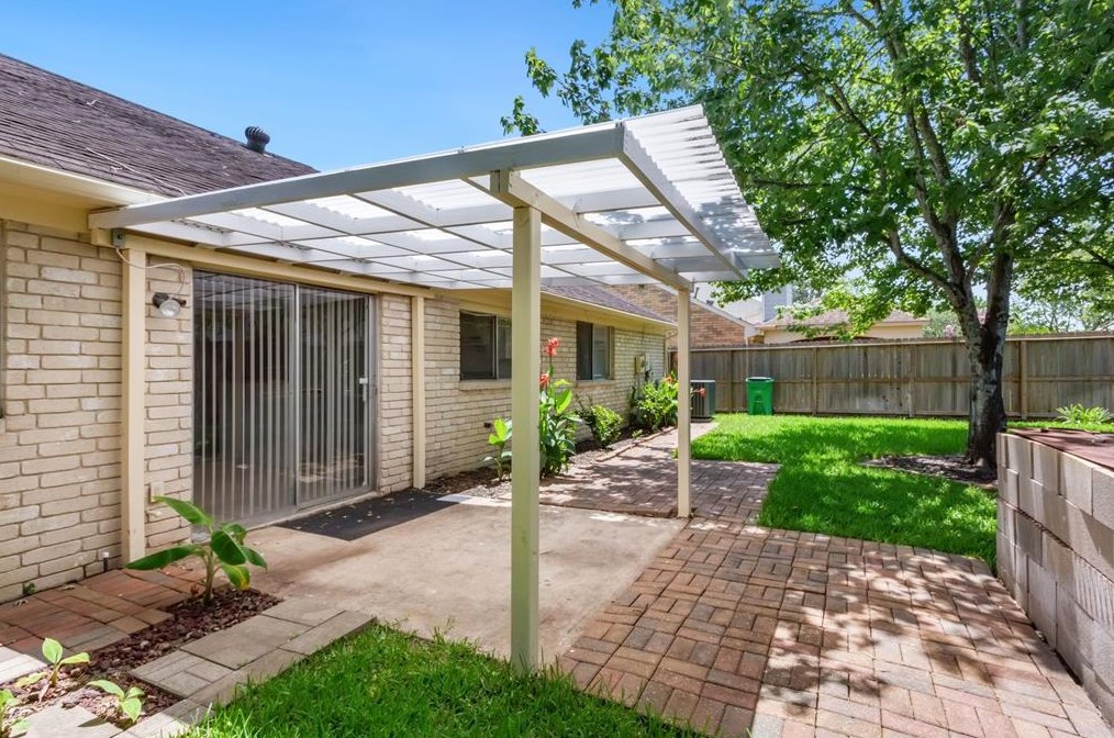 13406 Bridgepath Ln, Houston TX  77041-5892 exterior