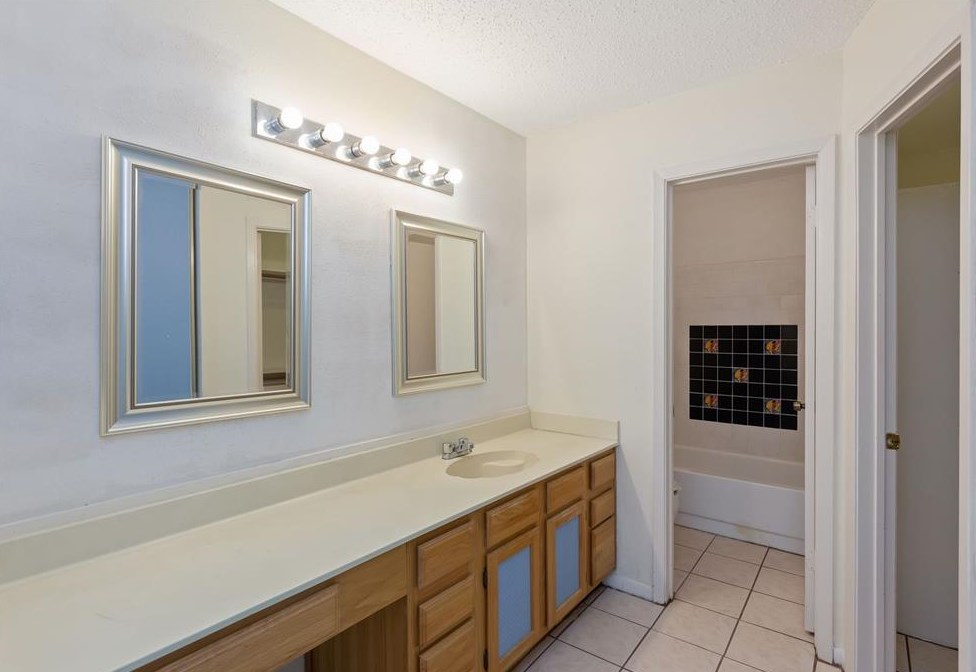 13406 Bridgepath Ln, Houston TX  77041-5892 exterior