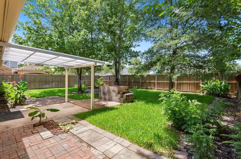 13406 Bridgepath Ln, Houston TX  77041-5892 exterior