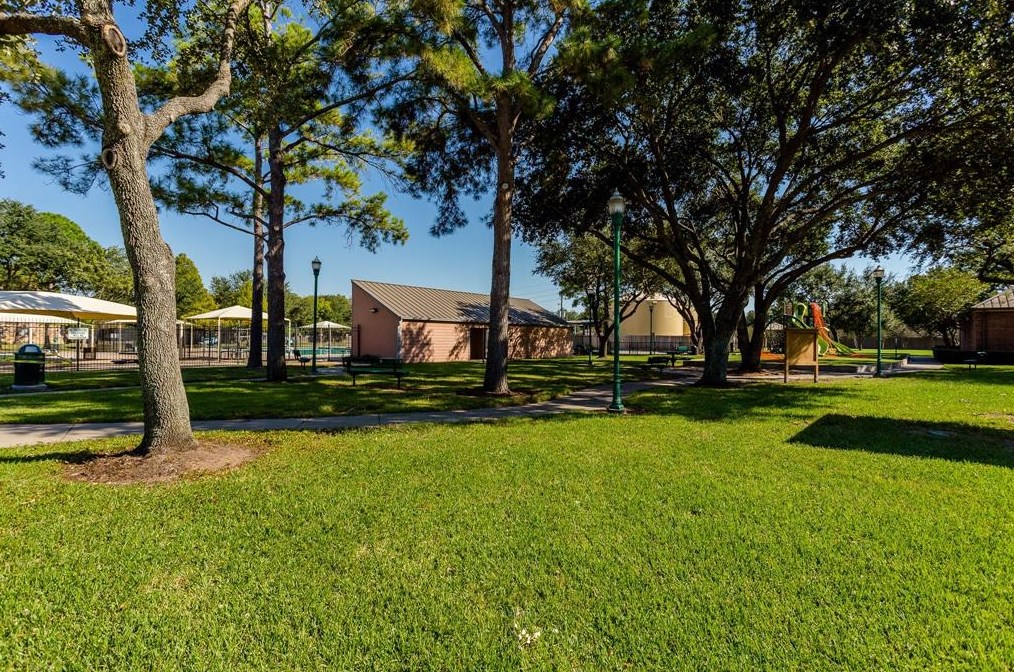 13406 Bridgepath Ln, Houston TX  77041-5892 exterior