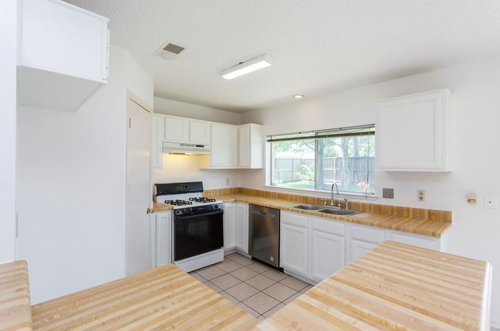 13406 Bridgepath Ln, Houston TX  77041-5892 exterior