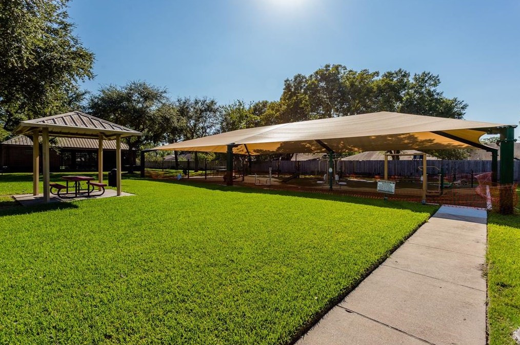 13406 Bridgepath Ln, Houston TX  77041-5892 exterior