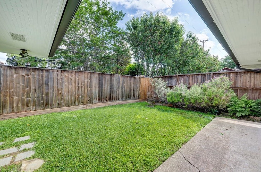7918 Chevy Chase Dr, Houston TX  77063-1925 exterior