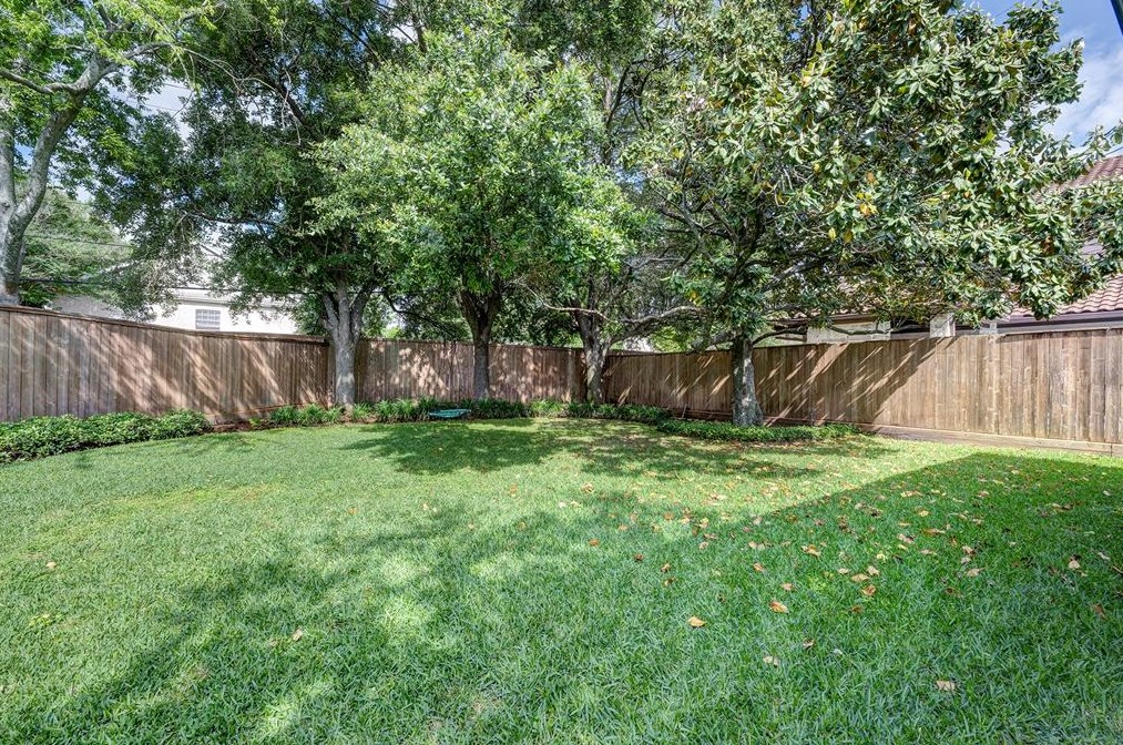 7918 Chevy Chase Dr, Houston TX  77063-1925 exterior