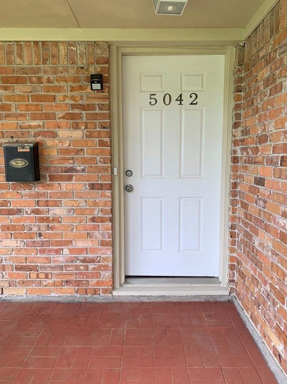 5042 Redstart St, Houston TX  77035-3125 exterior