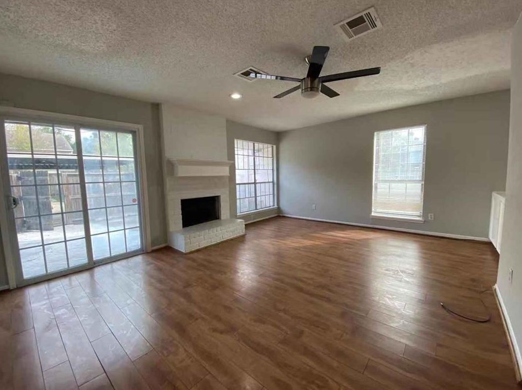 9242 Beechnut St, Houston TX  77036-6677 exterior