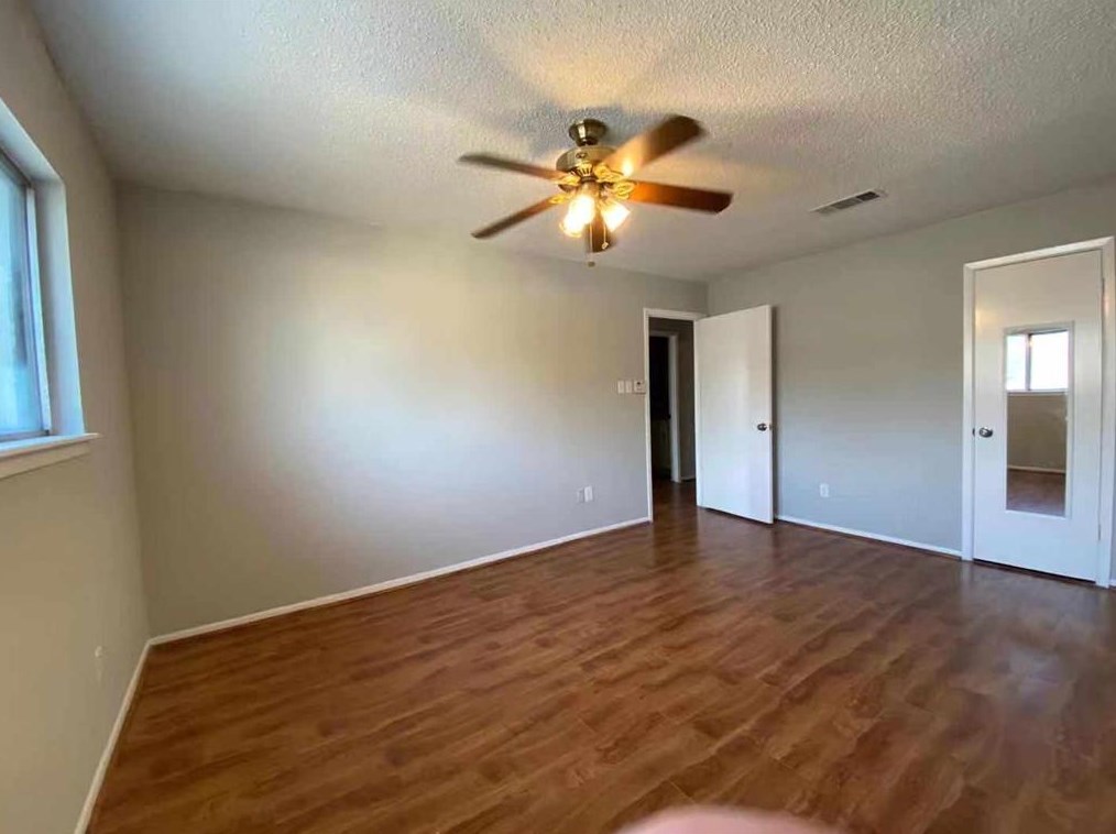 9242 Beechnut St, Houston TX  77096-1423 exterior