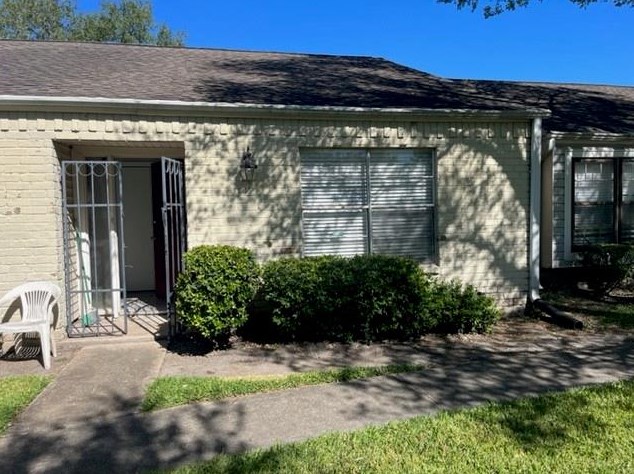 8950 Wilcrest Dr, Houston TX  77099-1845 exterior