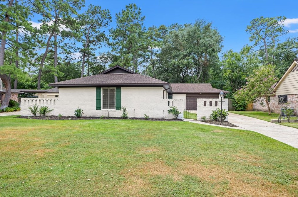 8227 Dorrcrest Ln, Houston TX  77070-3609 exterior