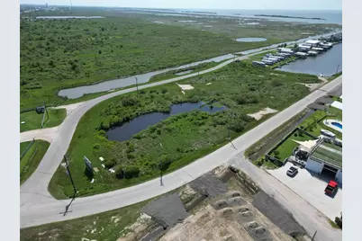 1061 N Stingaree Drive, Crystal Beach, TX 77650 - Photo 7