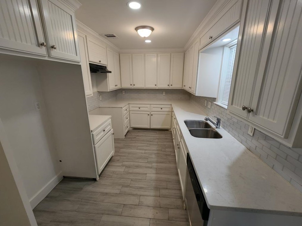 5511 Elmlawn Dr, Houston TX  77033-3301 exterior