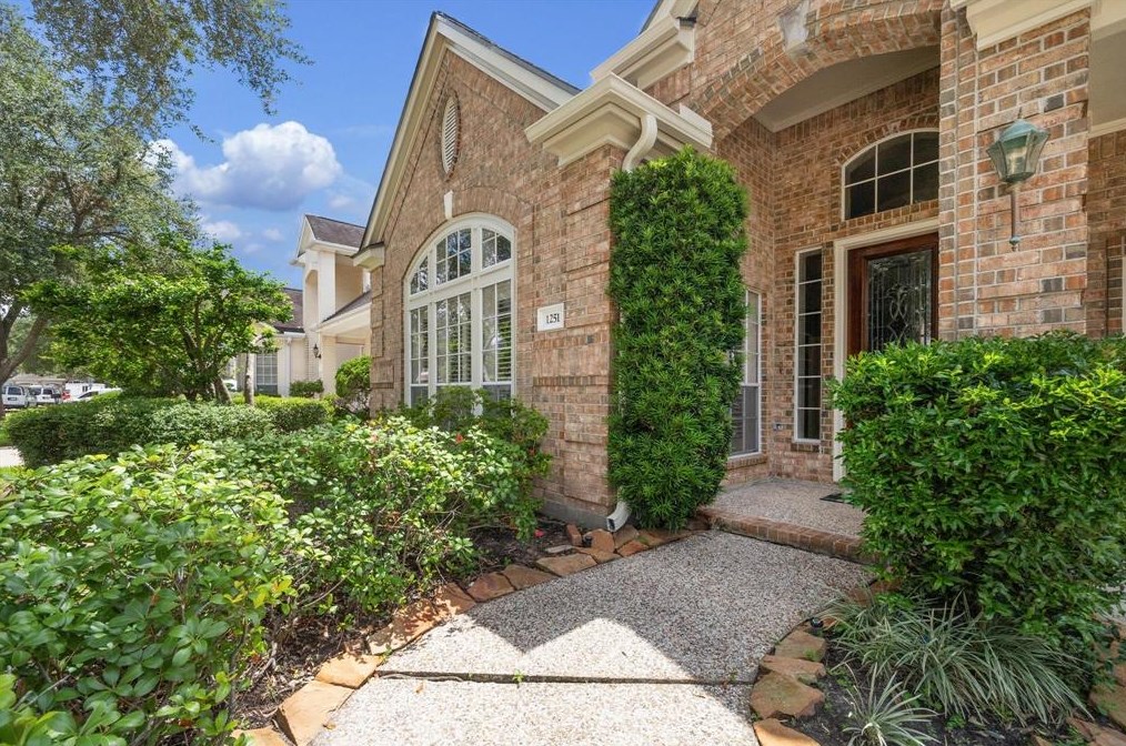 1251 Turnbury Oak St, Houston TX  77055-7016 exterior