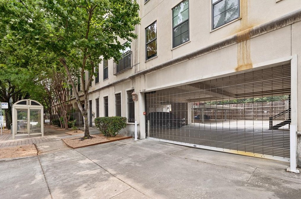 1602 Elgin St, Houston TX  77004-2852 exterior