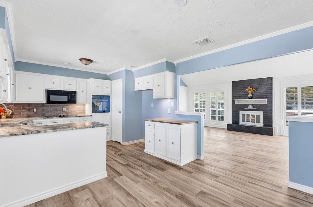 20943 Sand Springs Trl, Crosby TX  77532-3202 exterior