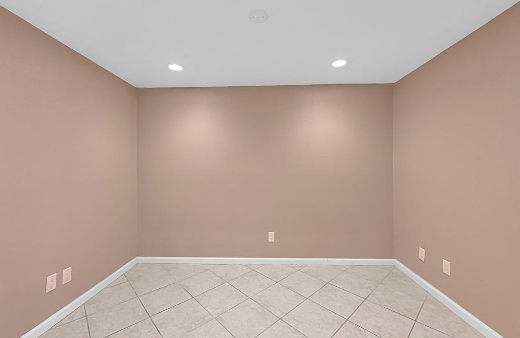 9307 Wellsworth Dr, Houston TX  77083-6159 exterior