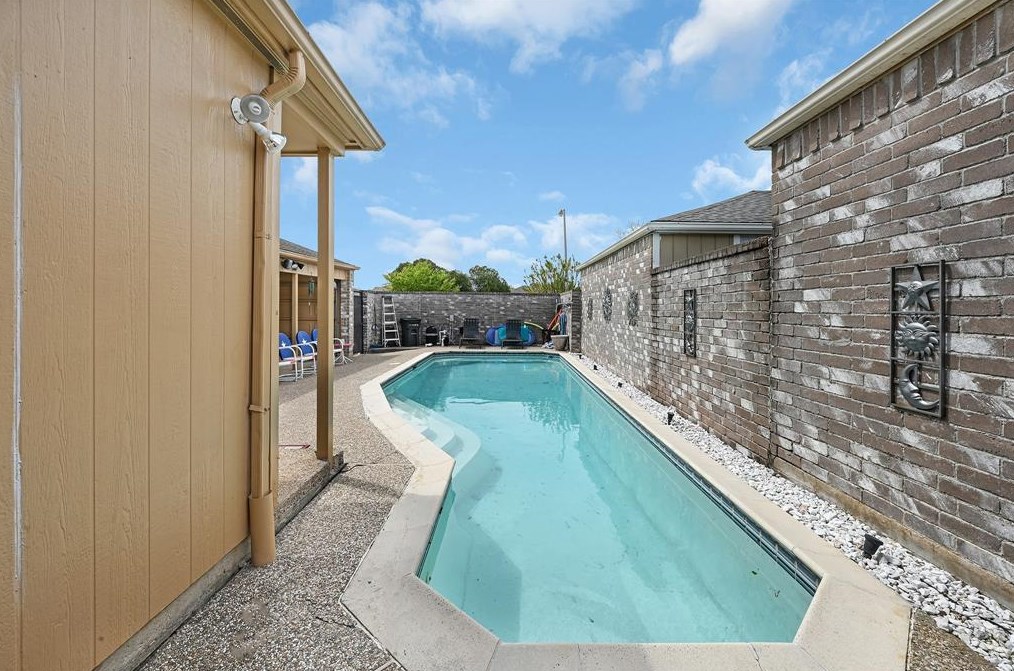 9307 Wellsworth Dr, Houston TX  77083-6159 exterior