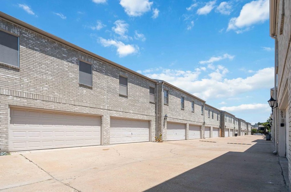 3780 Tanglewilde St, Houston TX  77063-5154 exterior