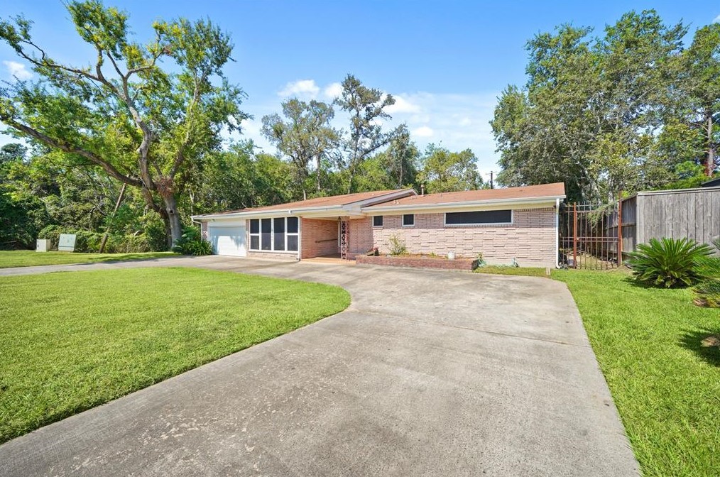 4341 Macgregor Way, Houston TX  77004-6528 exterior