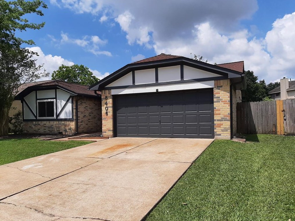 8406 Woodland Willows Dr, Houston TX  77083-5549 exterior