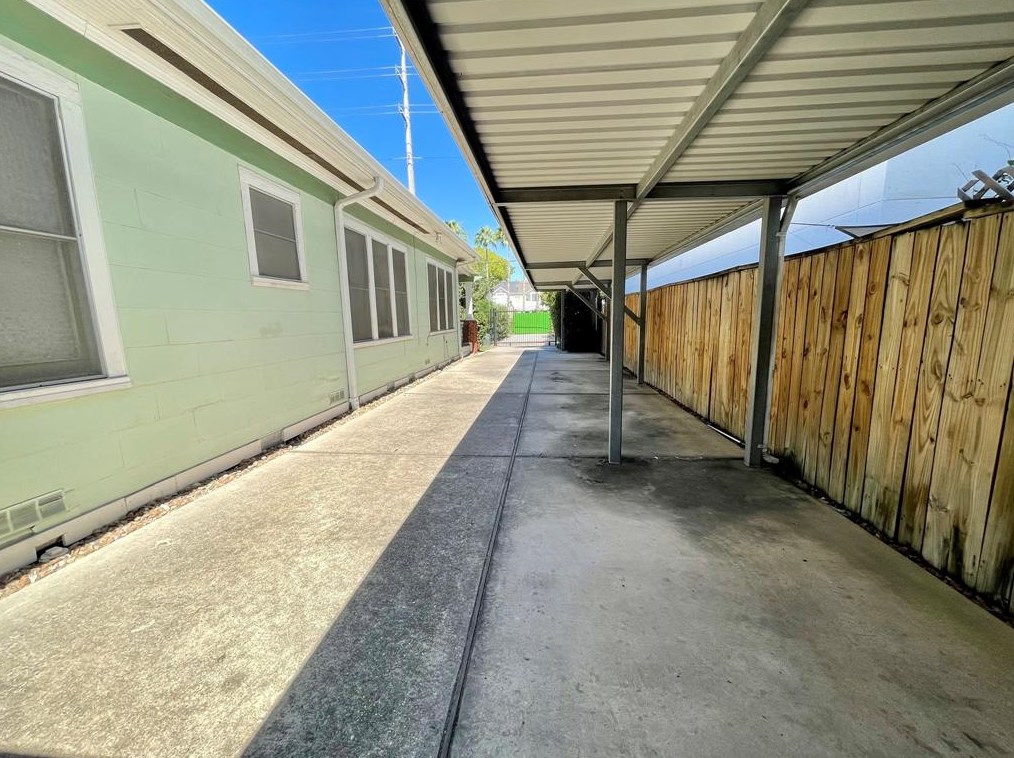 1109 Peden St, Houston TX  77006-1225 exterior