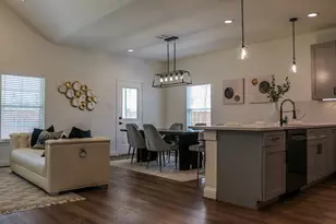 810 S Colbert St, Dayton, TX 77535 - Photo 5