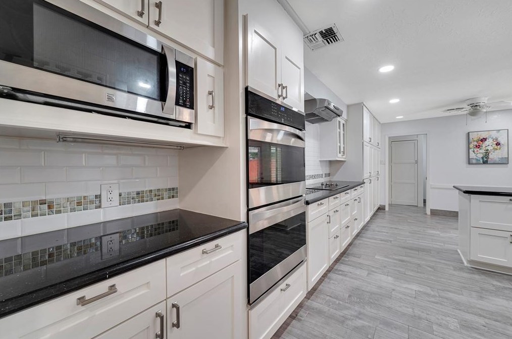 12242 Rocky Knl Dr, Houston TX  77077-5835 exterior
