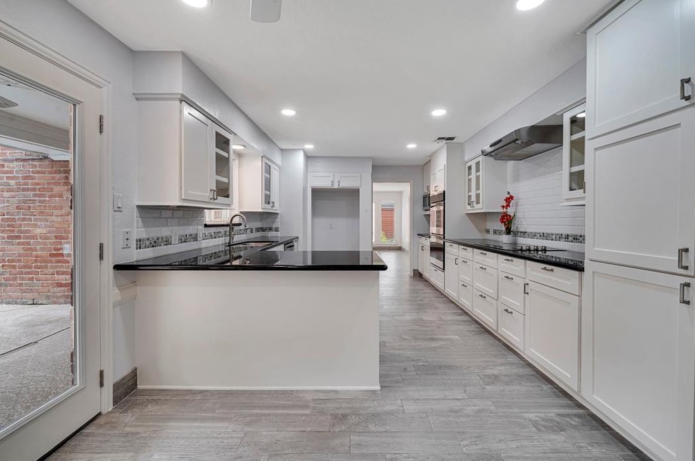 12242 Rocky Knl Dr, Houston TX  77077-5835 exterior