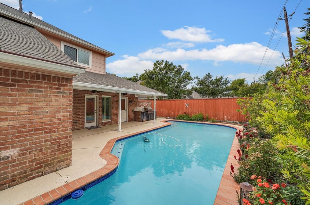 12242 Rocky Knl Dr, Houston TX  77077-5835 exterior