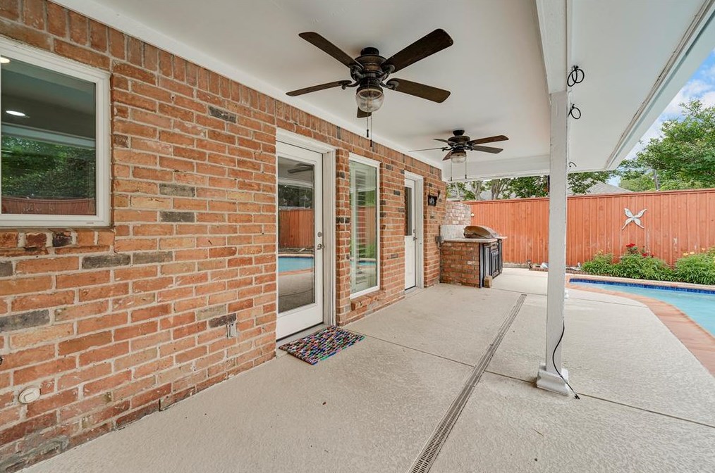 12242 Rocky Knl Dr, Houston TX  77077-5835 exterior