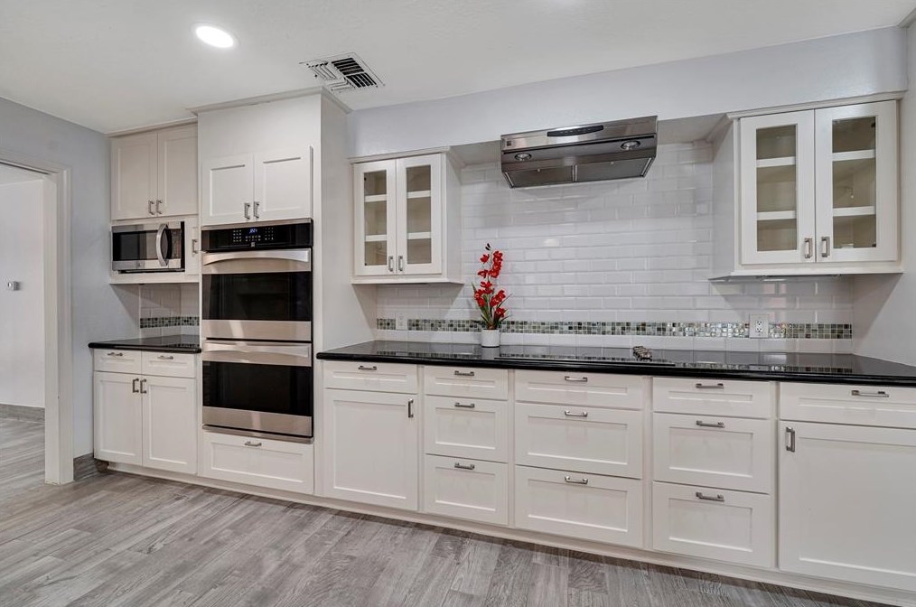 12242 Rocky Knl Dr, Houston TX  77077-5835 exterior