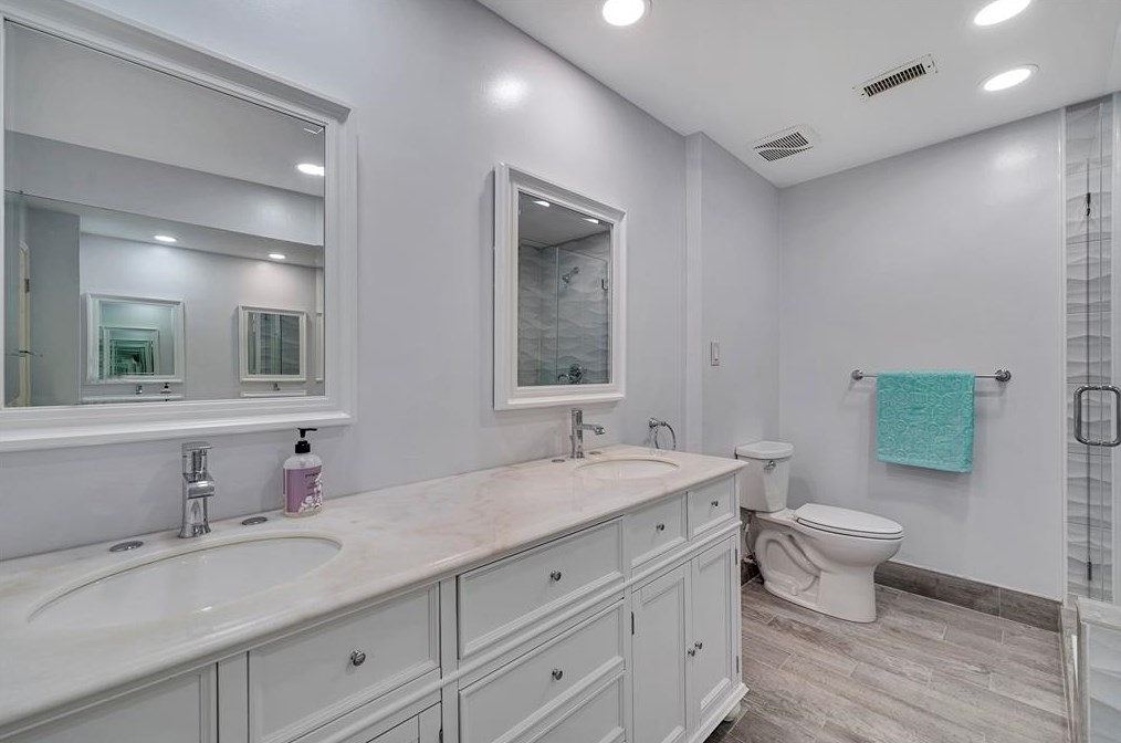 12242 Rocky Knl Dr, Houston TX  77077-5835 exterior