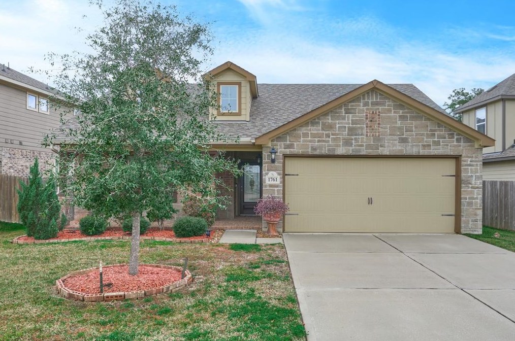 1761 Cindy Ln, Conroe TX  77304-3159 exterior