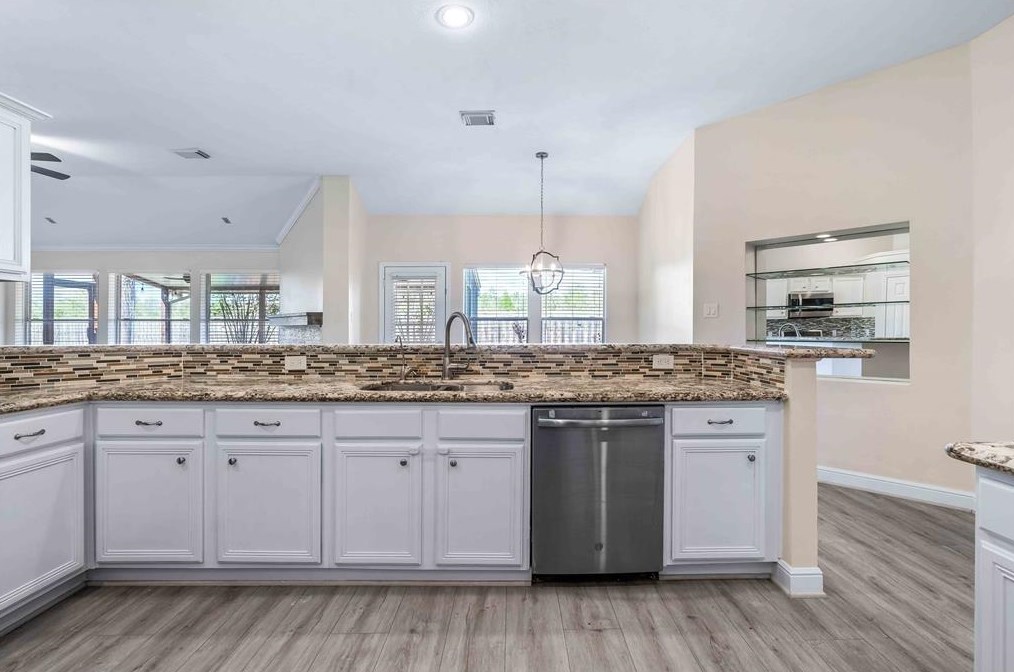 8823 Saratoga Dr, Sugar Land TX  77479-6366 exterior