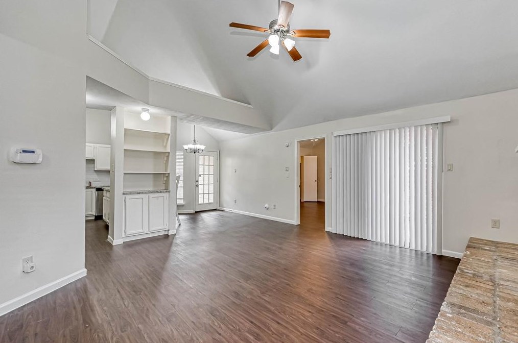 6619 Pleasant Stream Dr, Katy TX  77449-4232 exterior