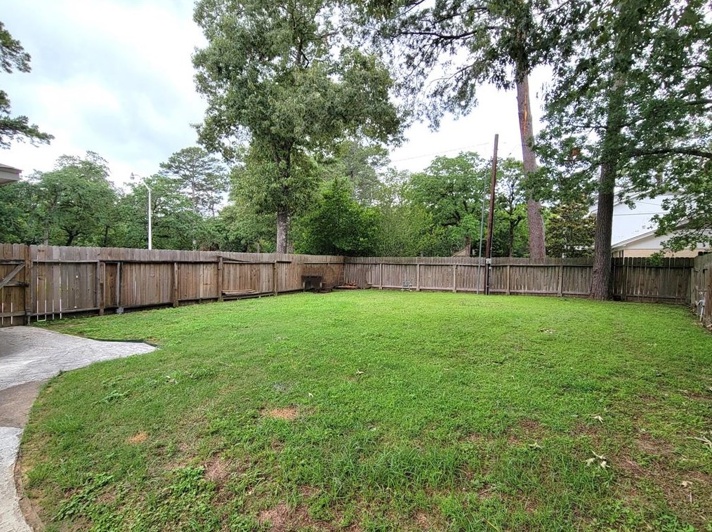 612 Arkansas Park, Conroe TX  77302-1037 exterior