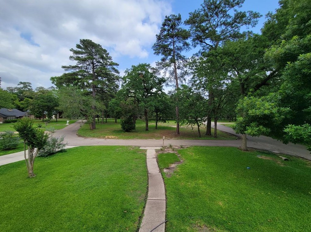 612 Arkansas Park, Conroe TX  77302-1037 exterior