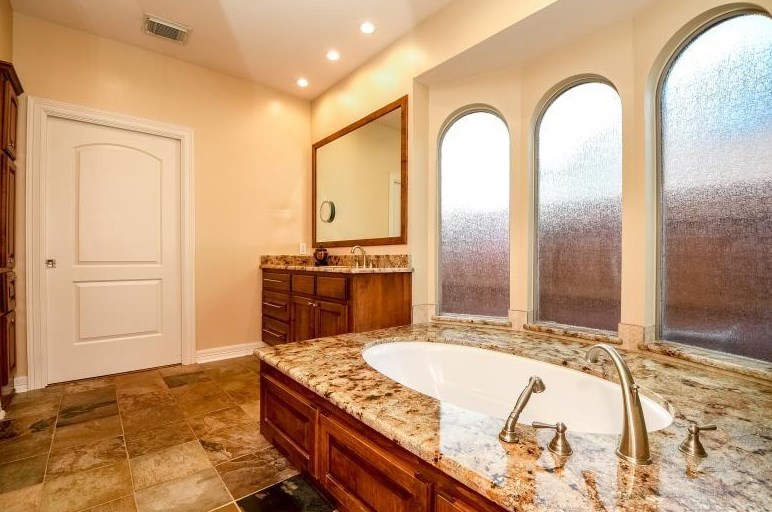 15614 Stone Gables Ln, Houston TX  77044-5367 exterior